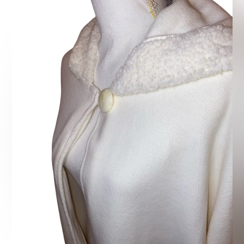 LE MODA Hooded Cape Shaw Poncho One Size Fits All in Cream/Winter White - Picture 3 of 6
